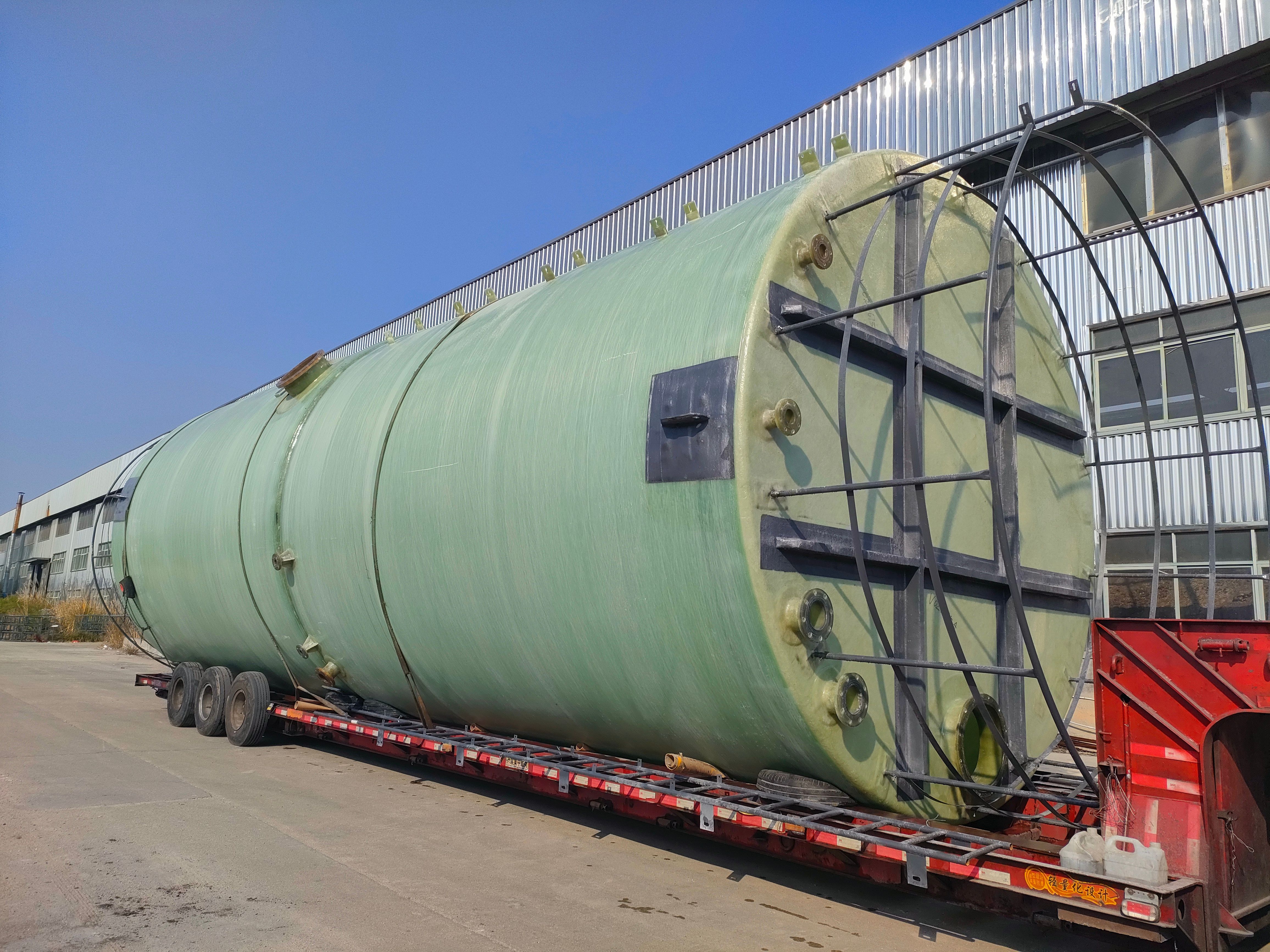 兩臺95立方玻璃鋼儲罐發(fā)往廣州