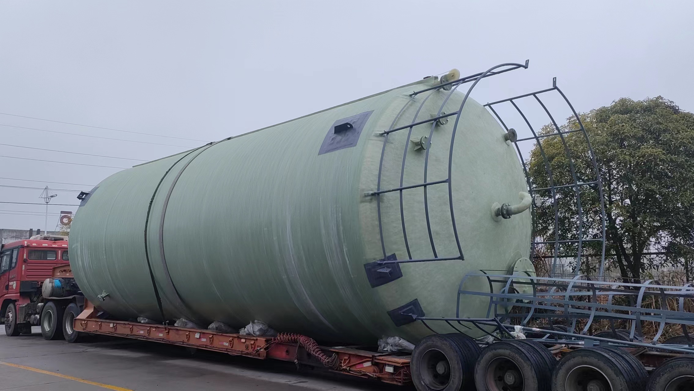 為江西某公司生產(chǎn)的玻璃鋼儲罐